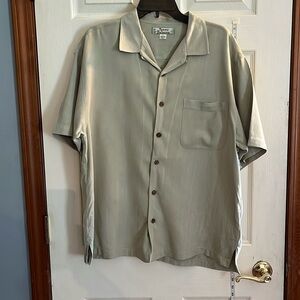 Tommy Bahama-L-pale green-100% silk, short sleeve, button-down shirt.